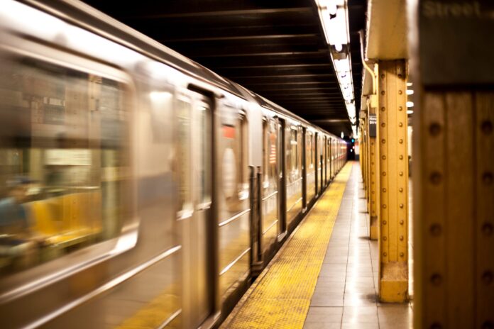 bronx-man-charged-with-assault-after-2-men-stabbed-in-nyc-subway-incident:-police
