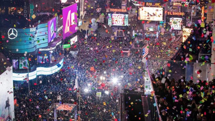 times-square-new-year’s-eve-organizers-say-event-will-go-virtual,-no-crowd-on-scene