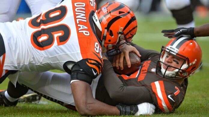 bengals’-carlos-dunlap-puts-up-house-for-sale-in-deleted-tweet-after-sideline-argument-with-coach
