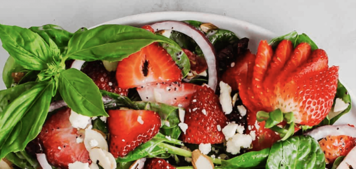 mouthwatering-strawberry-spinach-salad