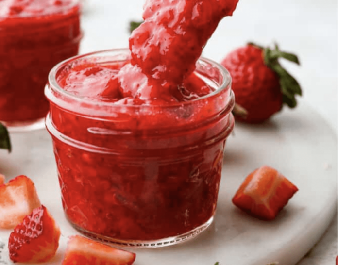homemade-strawberry-sauce