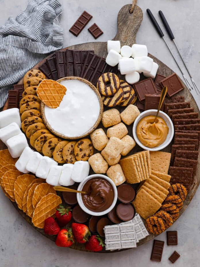 s’mores-charcuterie-board