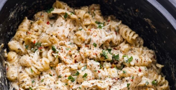 crockpot-parmesan-garlic-chicken-pasta